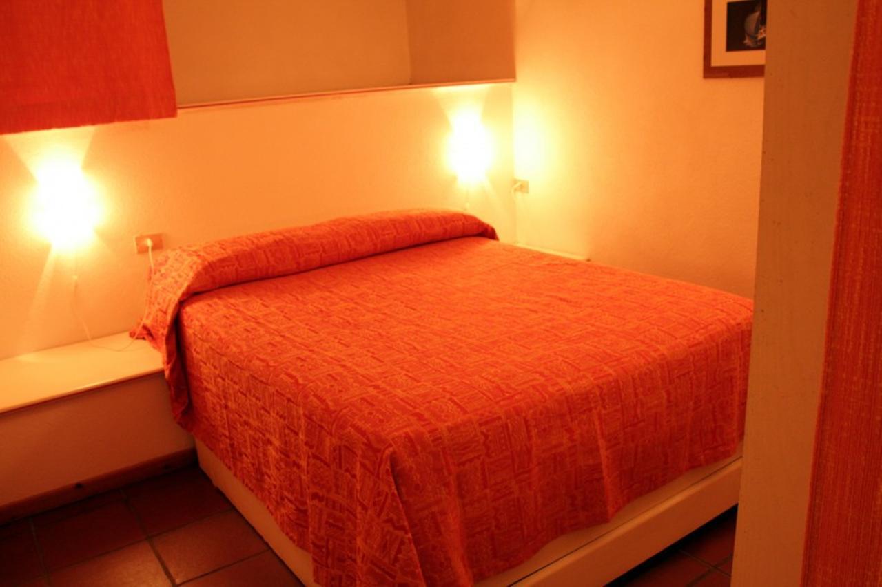 Residence Portolaconia Appartamenti Cannigione Chambre photo